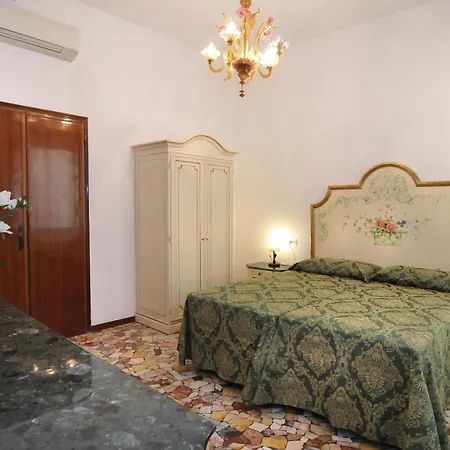 Smeraldo Grand Canal 1566c ונציה
